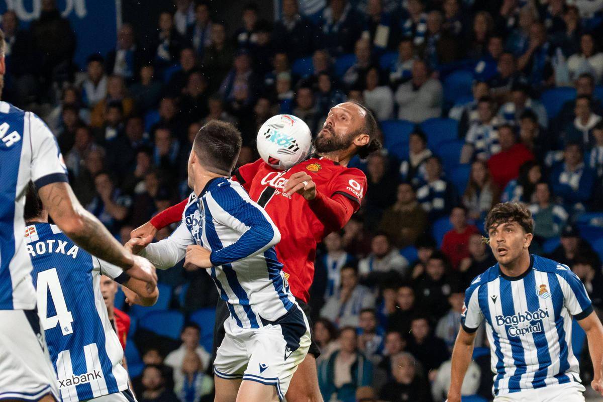 开云体育登录指南-赛地聚焦：荷甲转会期热度飙升，休斯敦火箭伤情更新，压力陡增，控场能力受关注(荷甲新赛季前瞻)